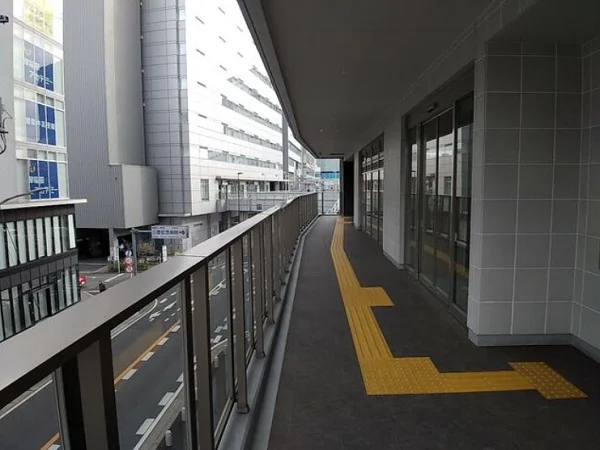 貸店舗(スケルトン)の外観