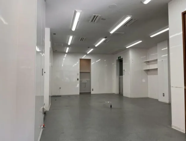 八王子のスケルトン店舗物件の内装