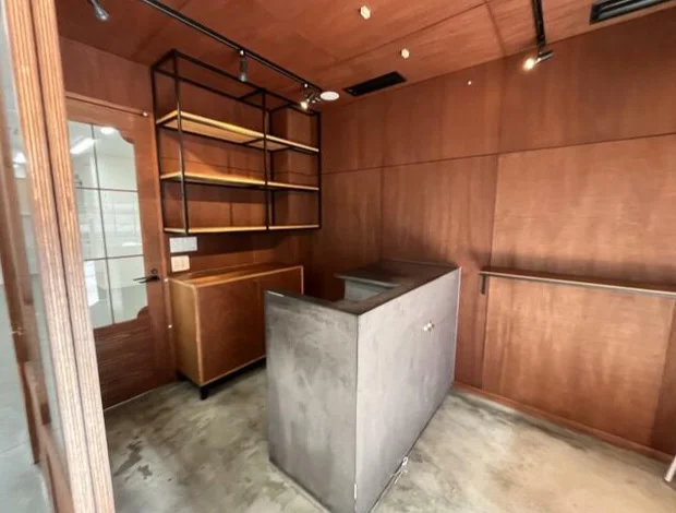 貸店舗(スケルトン)の内装