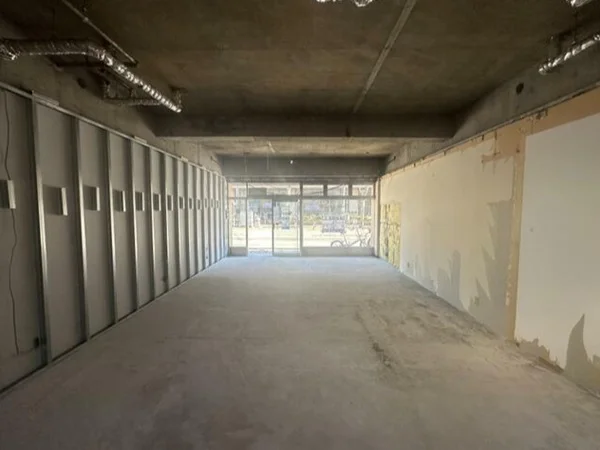 貸店舗(スケルトン)の内装