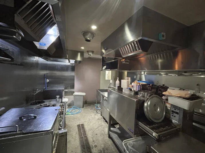 セントラルキッチンの居抜き物件の厨房