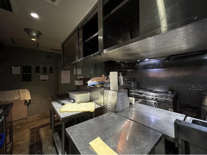 西荻窪の居抜き店舗の厨房