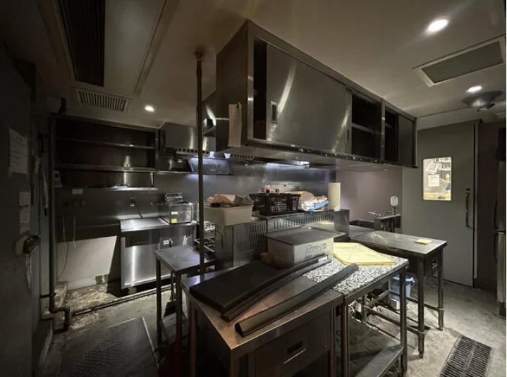 西荻窪のセントラルキッチン居抜きの厨房