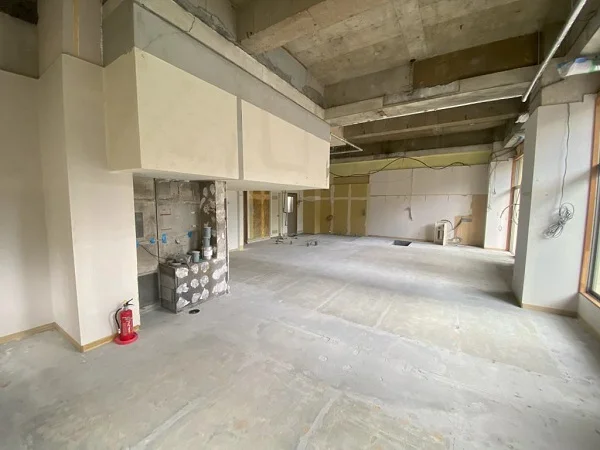 貸店舗(スケルトン)の内装