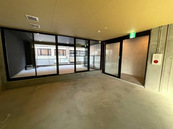 柏のスケルトン店舗物件の内装