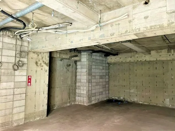 貸店舗(スケルトン)の内装