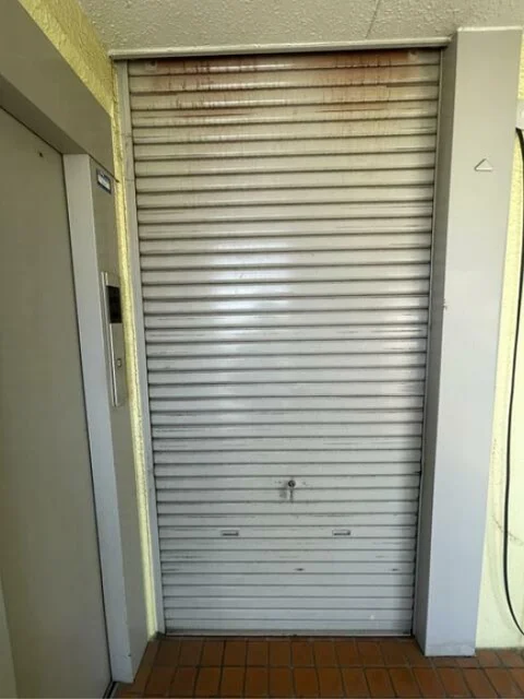 平塚の居抜き店舗のエントランス