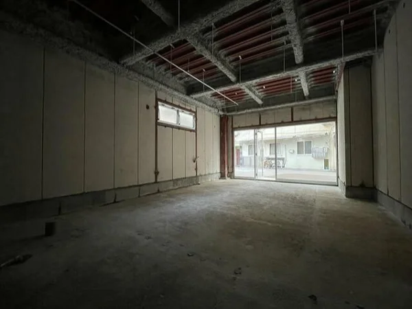 駒込のスケルトン店舗物件の内装