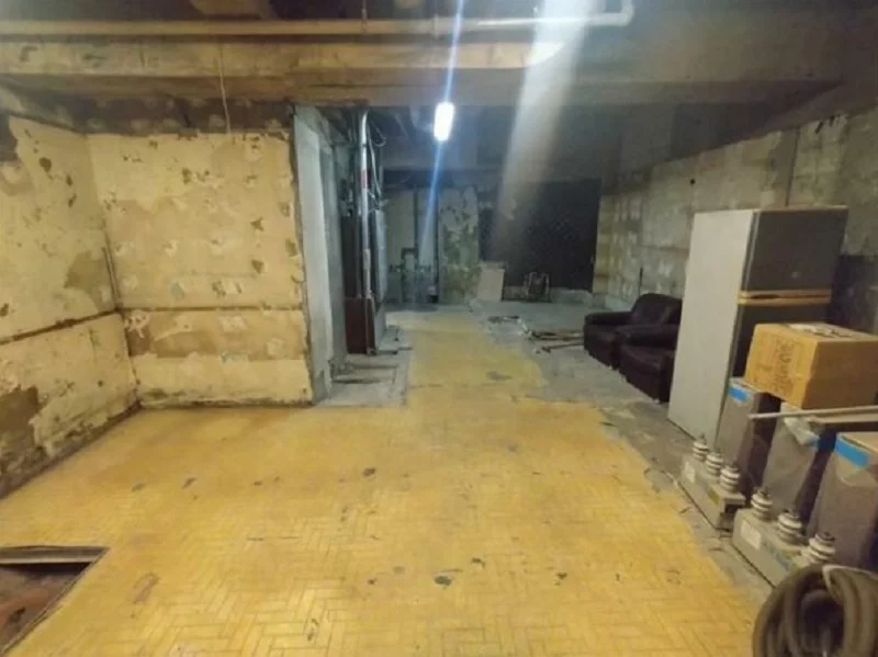 四ツ谷のスケルトン店舗物件の内装