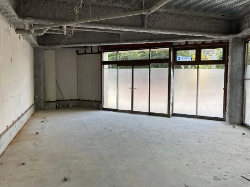 貸店舗(スケルトン)の内装