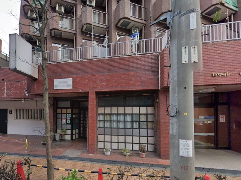 伊勢佐木長者町のスケルトン物件のエントランス