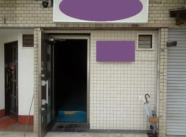 白楽のスナック・パブ居抜きのエントランス