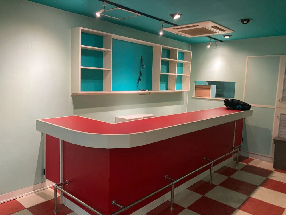 大師前のガールズバー居抜きの内装