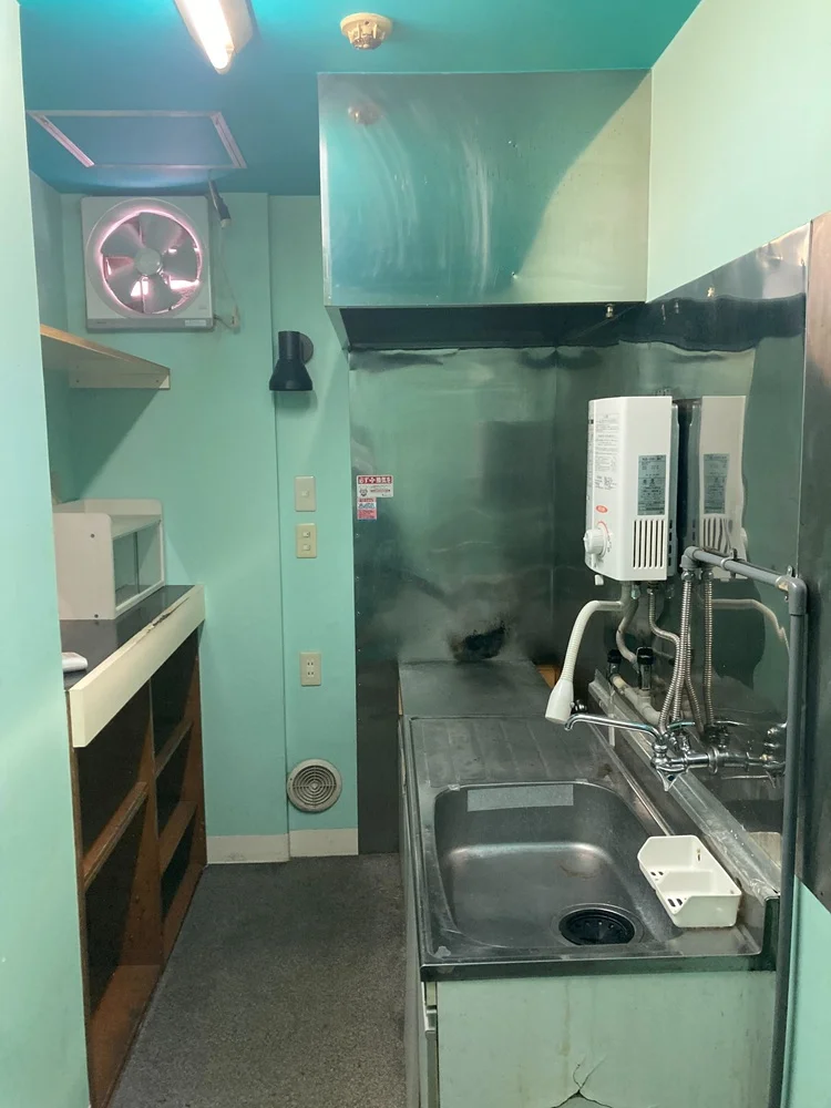 大師前のガールズバー居抜きの厨房