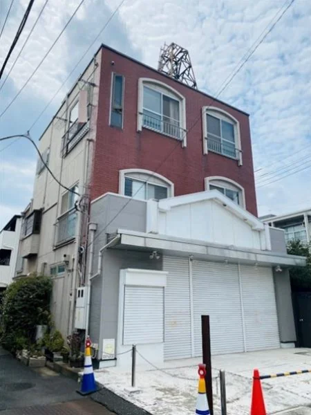 貸店舗(スケルトン)の外観