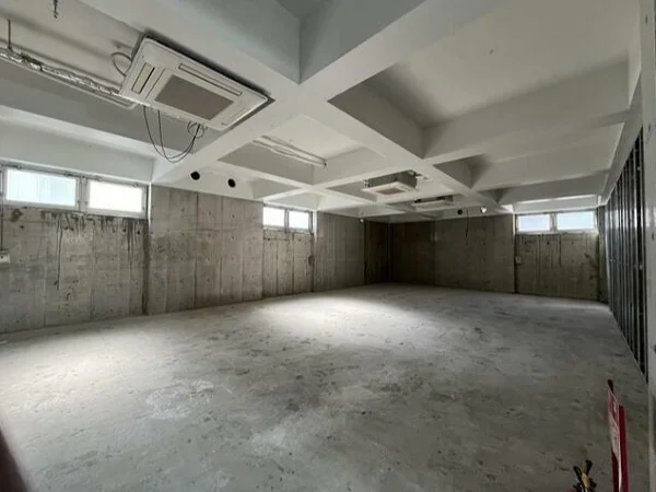 貸店舗(スケルトン)の内装