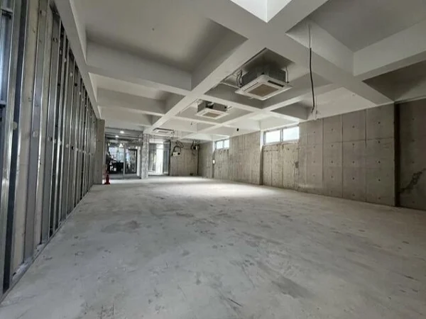 貸店舗(スケルトン)の内装