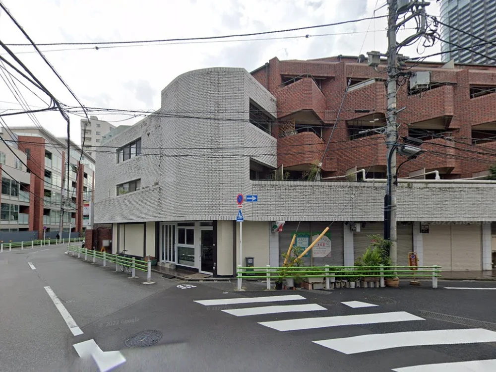 乃木坂のスケルトン物件の外観