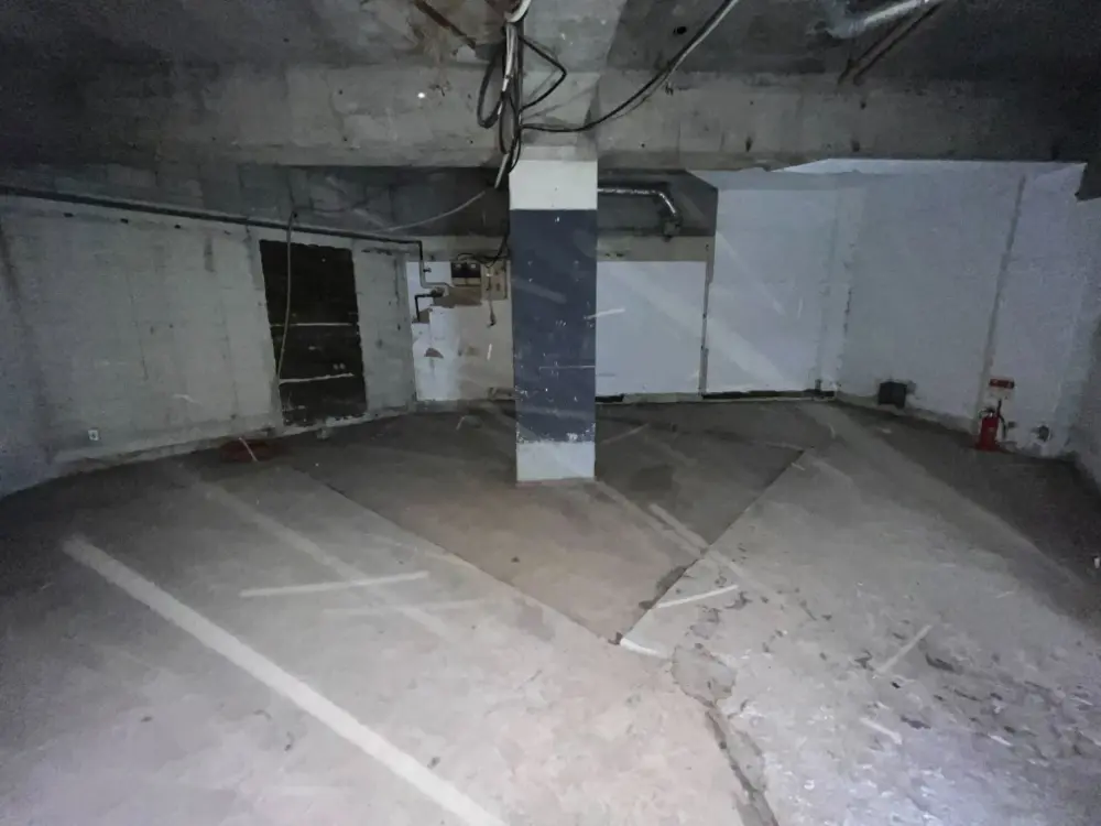 乃木坂のスケルトン物件の内装