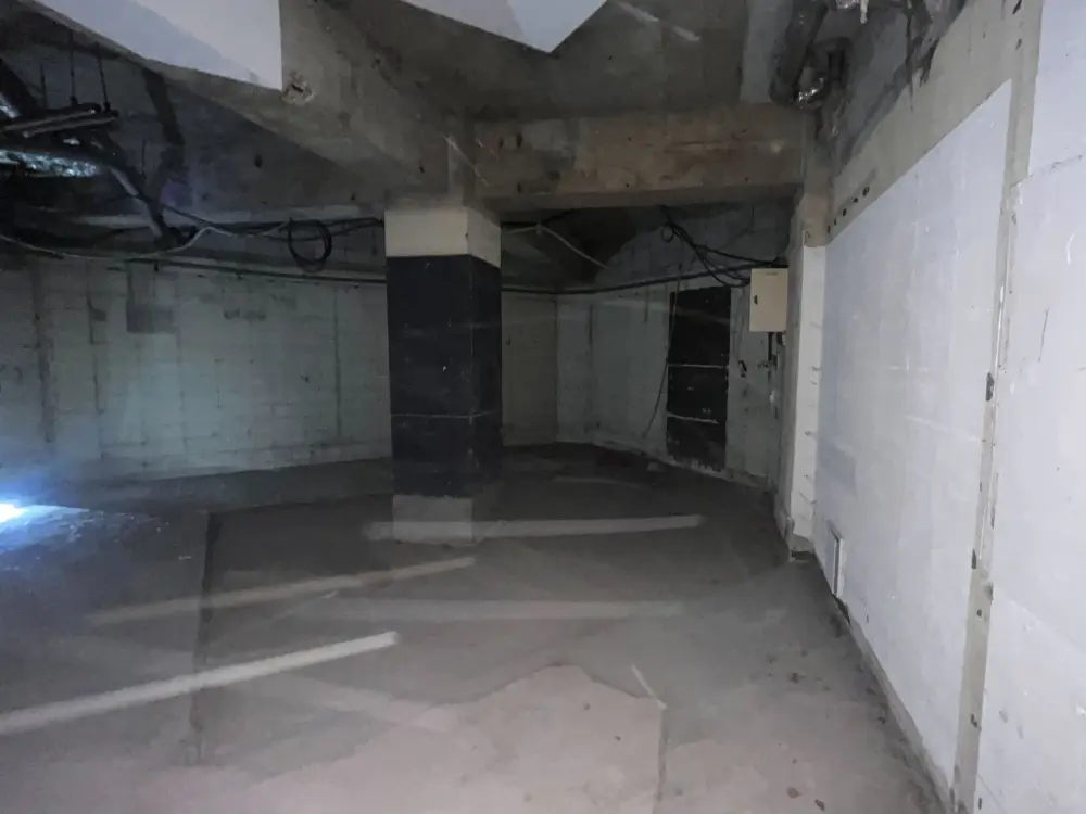 貸店舗(スケルトン)の内装