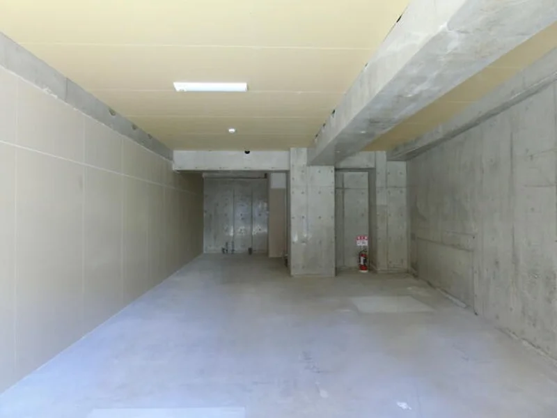 北千住のスケルトン店舗物件の内装