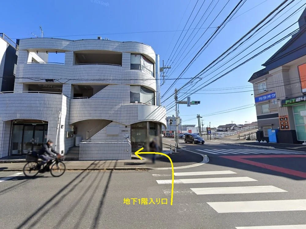 小手指のスケルトン店舗物件の外観