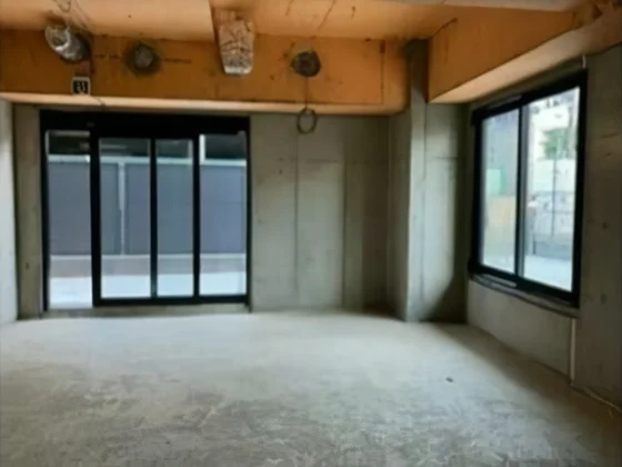 十条のスケルトン店舗物件の内装