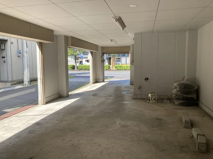 貸店舗(スケルトン)の内装