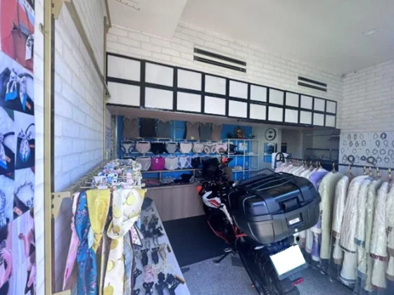 新井宿の物販居抜きの内装