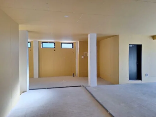 鎌倉のスケルトン店舗物件の内装