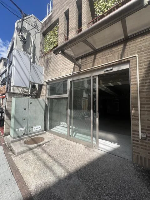 貸店舗(スケルトン)の外観