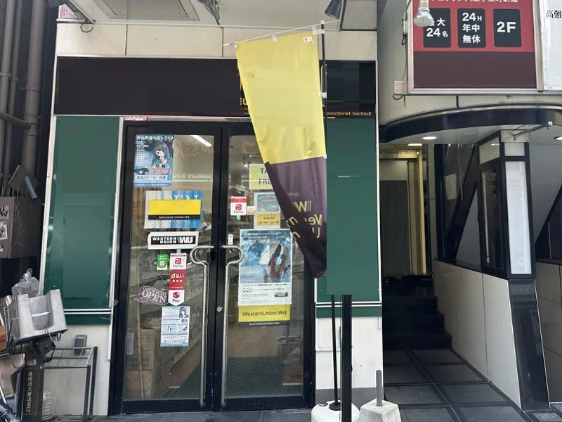 八王子の事務所仕様店舗物件のエントランス