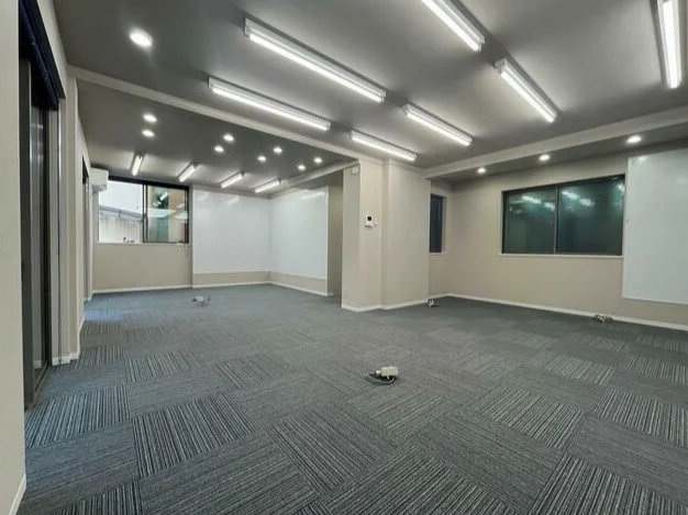 貸店舗(事務所仕様)の内装