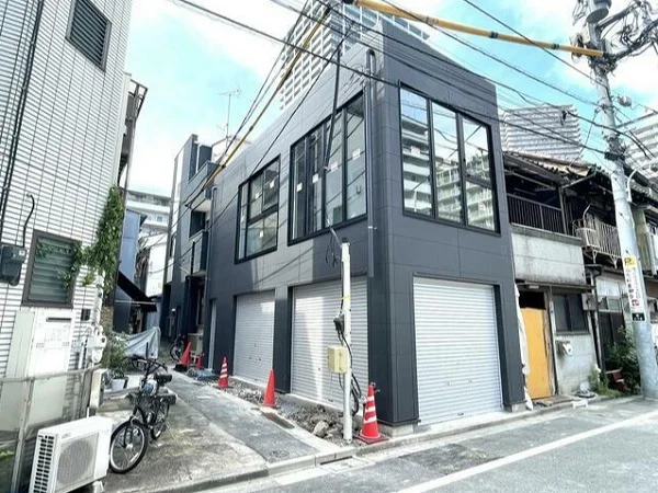 貸店舗(スケルトン)の外観