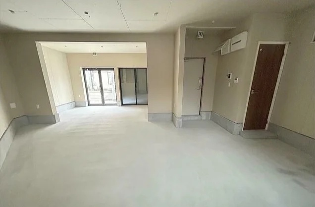 西横浜のスケルトン店舗物件の内装