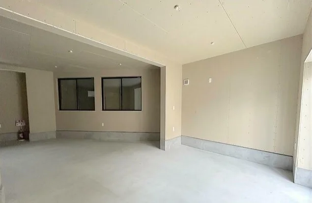 西横浜のスケルトン店舗物件の内装