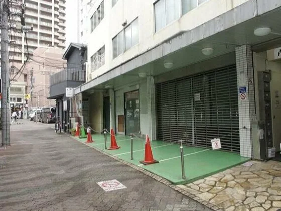 町田のスケルトン店舗物件の外観