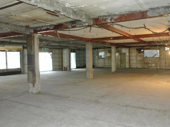 町田のスケルトン店舗物件の内装
