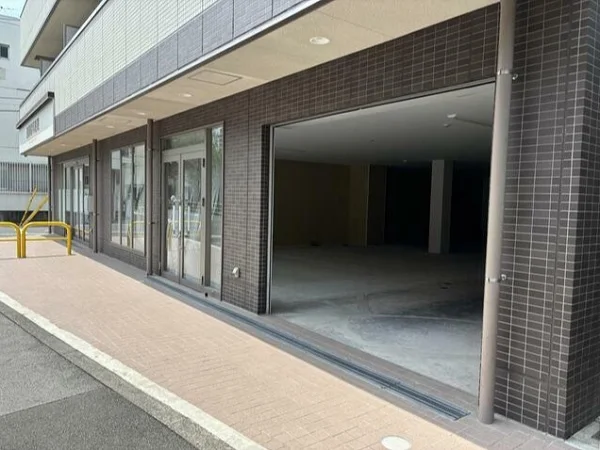 王子神谷のスケルトン物件のエントランス