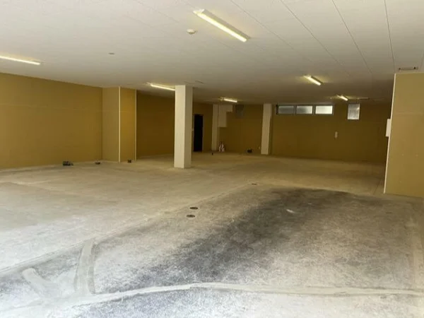 王子神谷のスケルトン店舗物件の内装