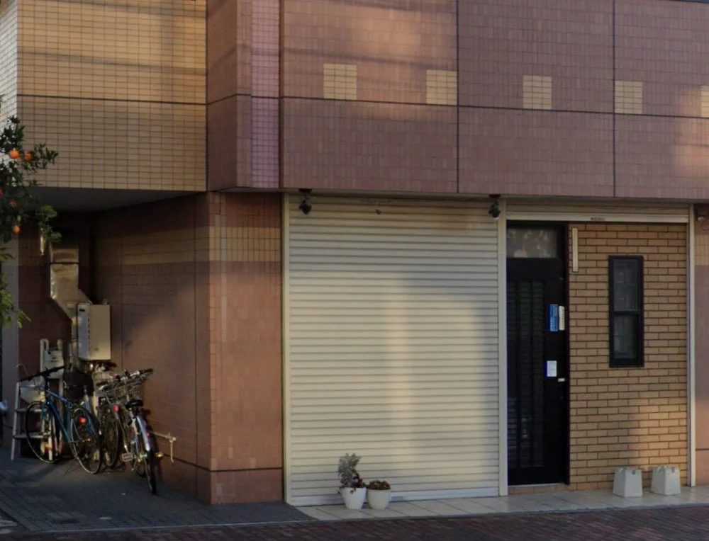 貸店舗(スケルトン)のエントランス