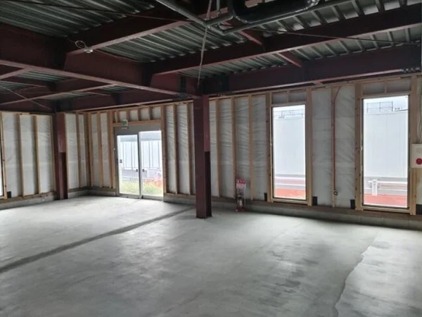 貸店舗(スケルトン)の内装