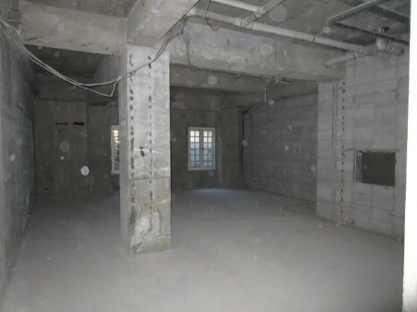 西千葉のスケルトン店舗物件の内装