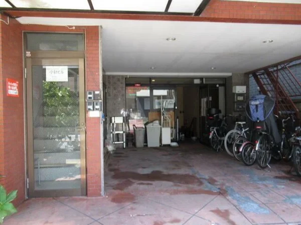 東小金井のカフェ・喫茶店居抜きのエントランス