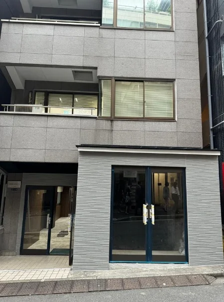 赤坂見附のスケルトン店舗物件の外観