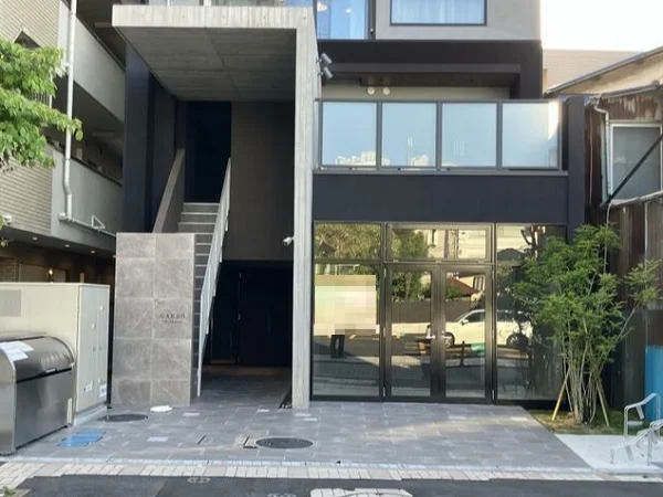 藤沢のスケルトン店舗物件のエントランス