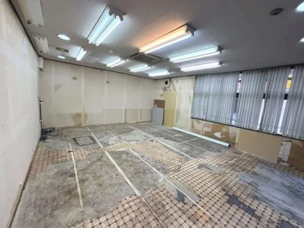 板橋本町のスケルトン店舗物件の内装