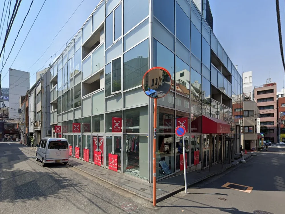 神保町のスケルトン店舗物件の外観