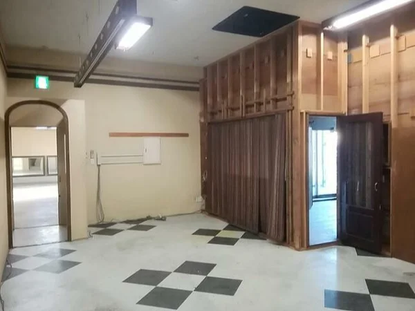 東福生の物販居抜きの内装