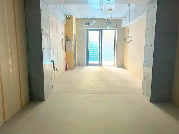 代官山のスケルトン店舗物件の内装